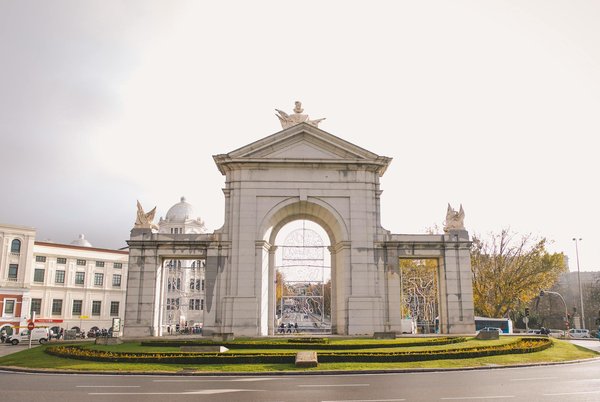 Quels sont les meilleurs endroits pour observer les oiseaux migrateurs dans le delta du Danube, Roumanie?